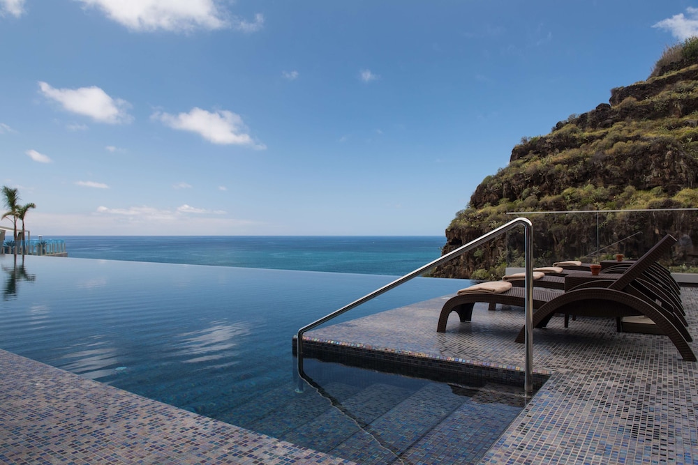 Saccharum Resort — Swimming pool in Calheta, Madeira
