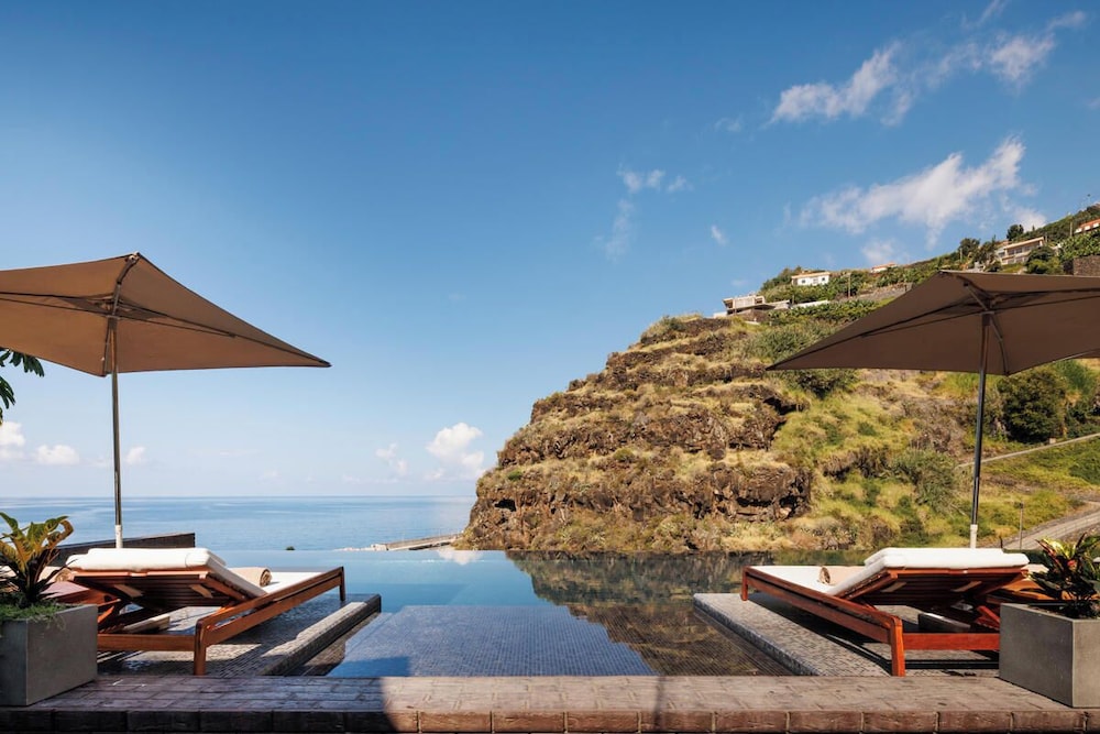 Saccharum Resort — Swimming pool in Calheta, Madeira