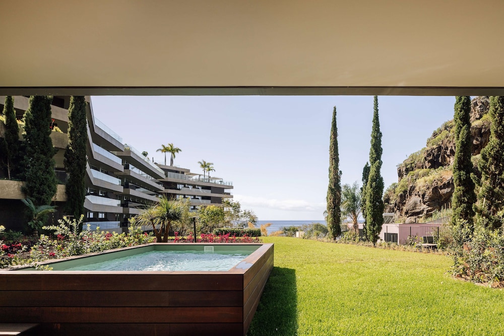 Saccharum Resort — Swimming pool in Calheta, Madeira