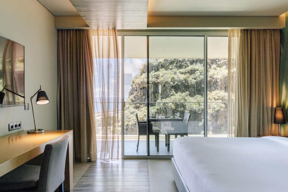 Saccharum Resort — Hotel rooms in Calheta, Madeira