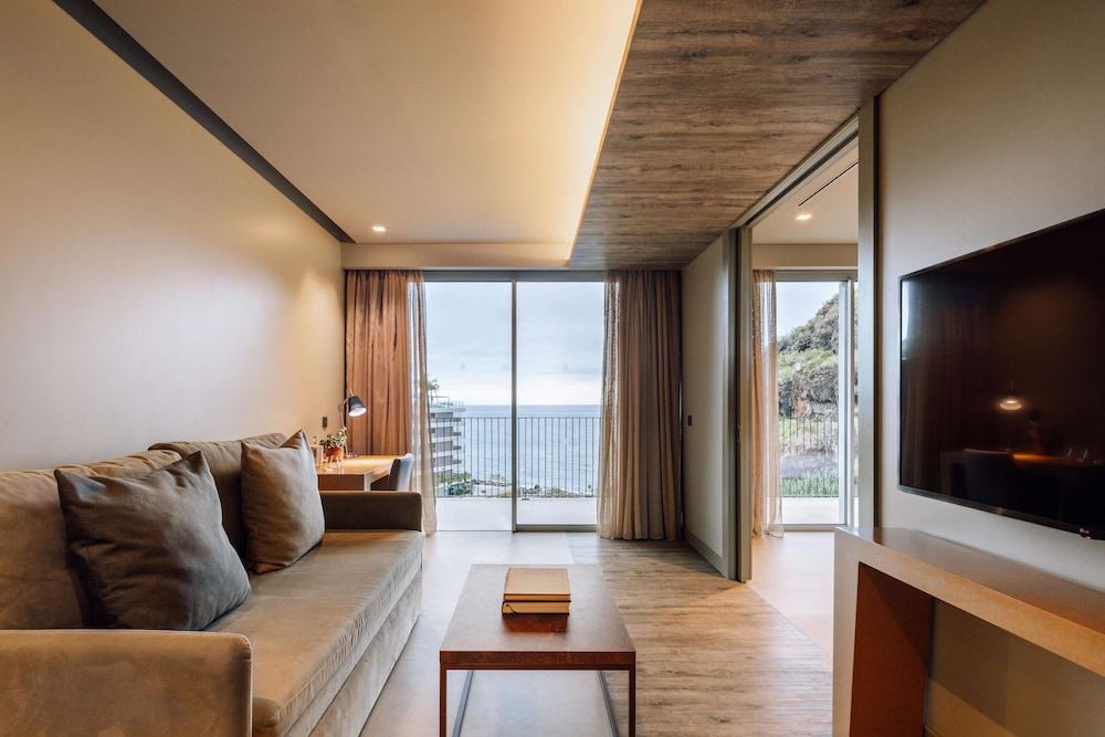 Saccharum Resort — Hotel rooms in Calheta, Madeira