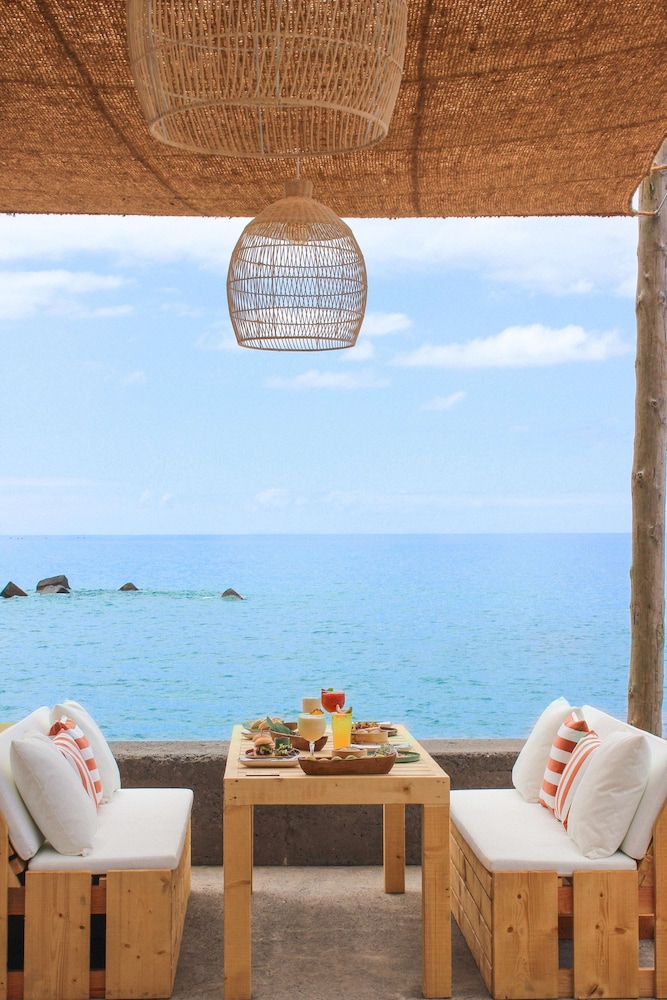 Saccharum Resort — Restaurant & bars in Calheta, Madeira