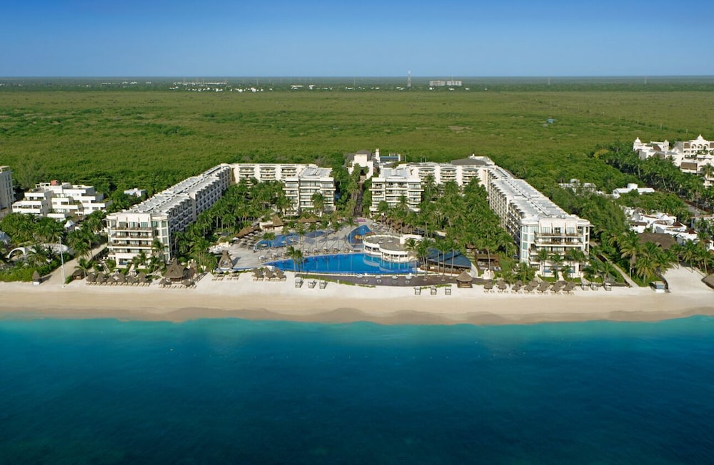 Dreams Riviera Cancun Resort & Spa - All Inclusive — Hotel building in Puerto Morelos, Quintana Roo