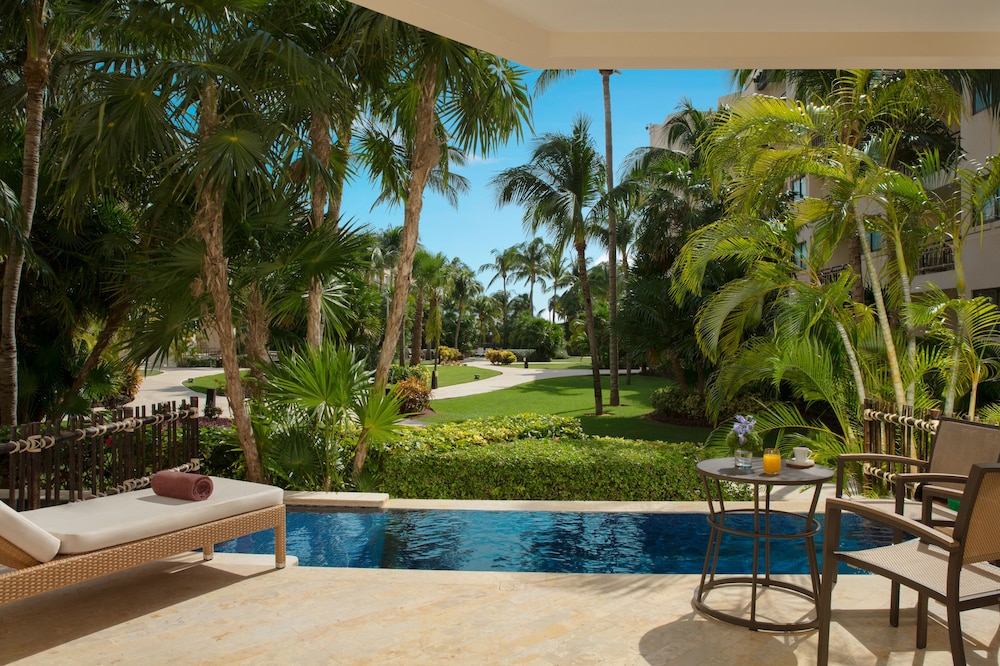 Dreams Riviera Cancun Resort & Spa - All Inclusive — Swimming pool in Puerto Morelos, Quintana Roo