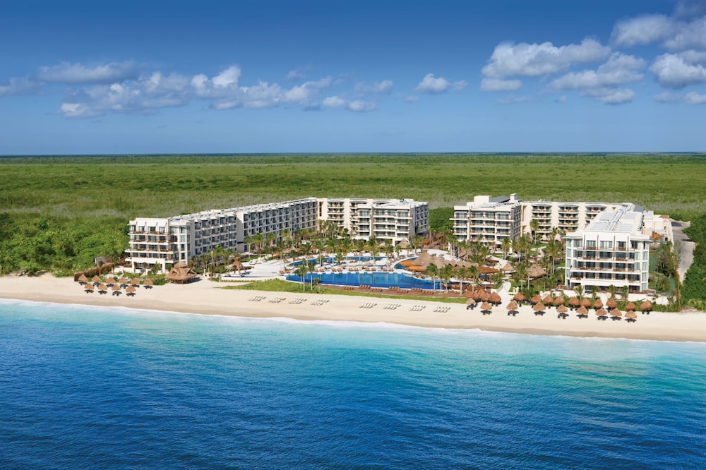 Dreams Riviera Cancun Resort & Spa - All Inclusive — Hotel building in Puerto Morelos, Quintana Roo