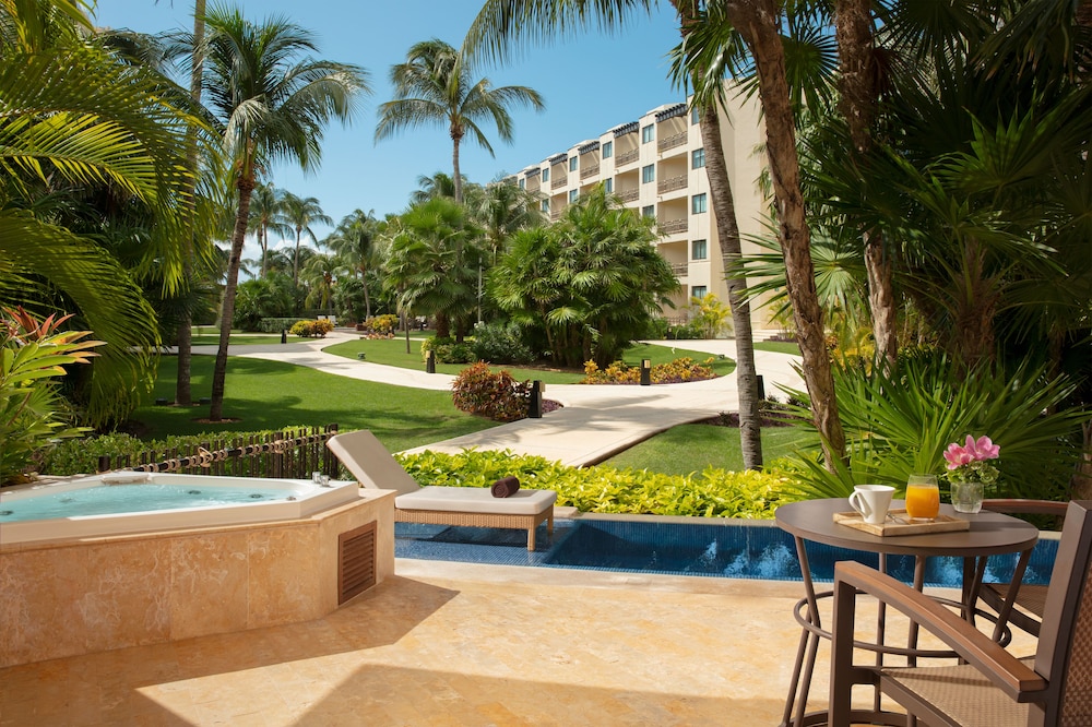 Dreams Riviera Cancun Resort & Spa - All Inclusive — Hotel building in Puerto Morelos, Quintana Roo