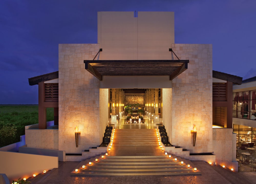 Dreams Riviera Cancun Resort & Spa - All Inclusive — Hotel building in Puerto Morelos, Quintana Roo