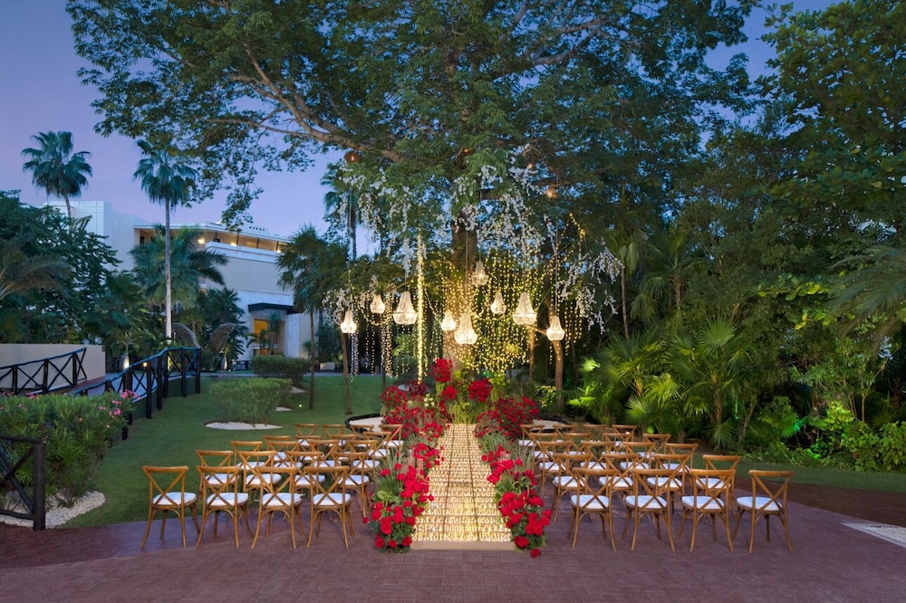 Dreams Riviera Cancun Resort & Spa - All Inclusive — Hotel building in Puerto Morelos, Quintana Roo