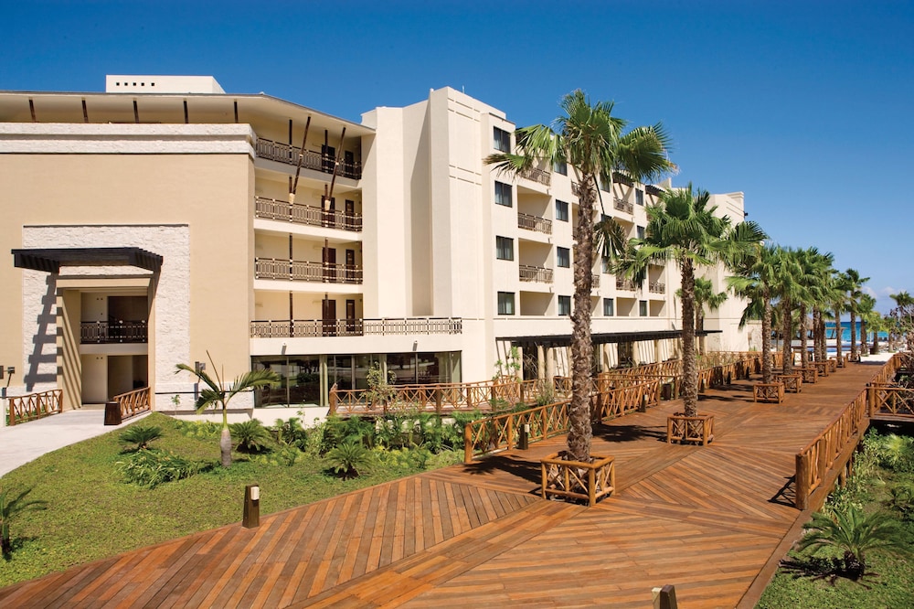 Dreams Riviera Cancun Resort & Spa - All Inclusive — Hotel building in Puerto Morelos, Quintana Roo
