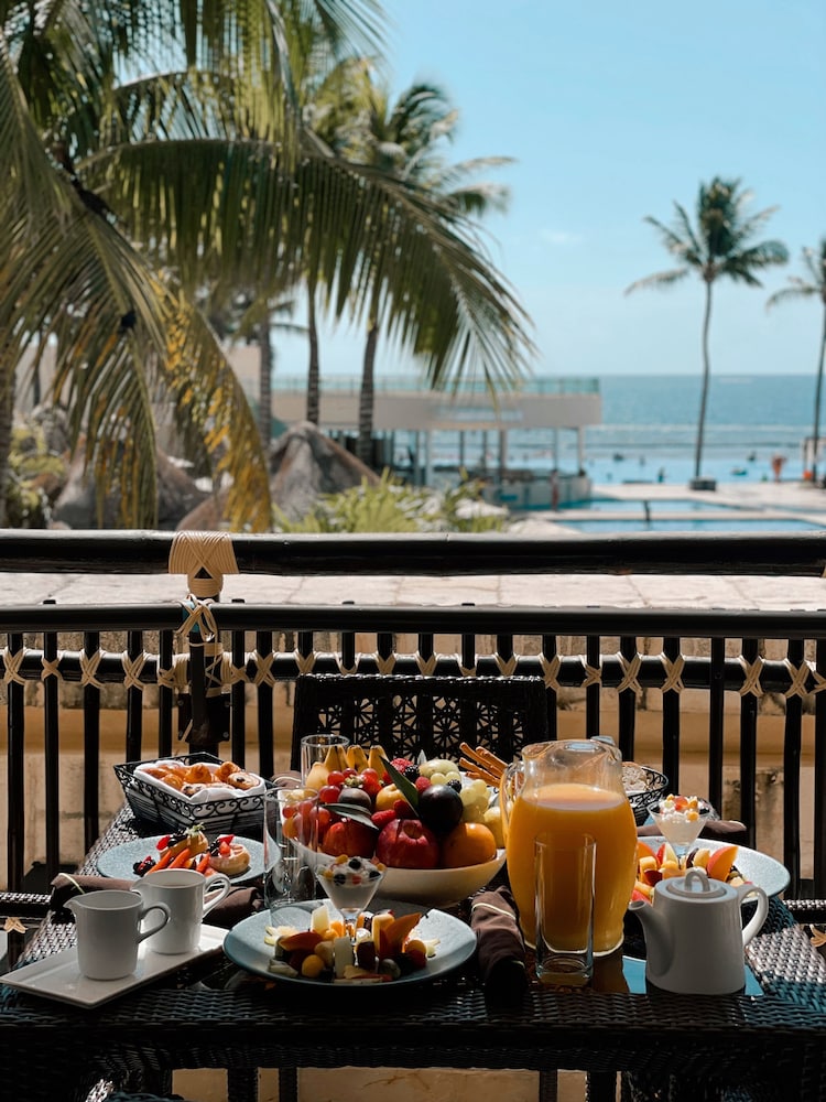 Dreams Riviera Cancun Resort & Spa - All Inclusive — Restaurant & bars in Puerto Morelos, Quintana Roo