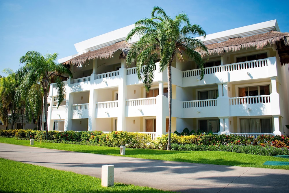 Grand Sunset Princess - All Inclusive — Hotel building in Playa del Carmen, Quintana Roo
