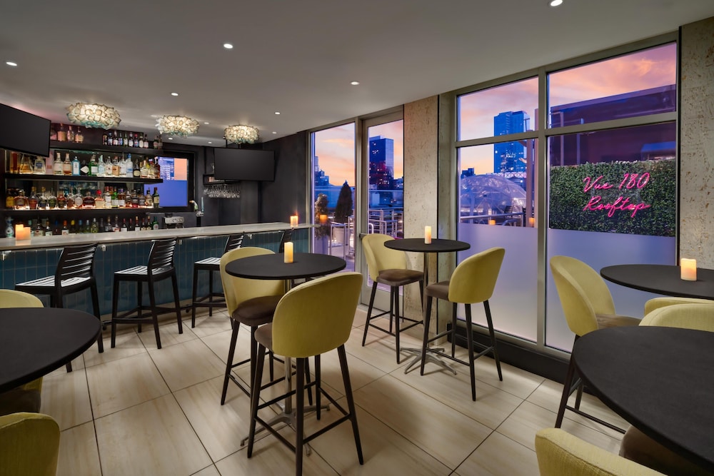 Doubletree by Hilton New York Times Square South — Restaurant & bars in New York City, New York State