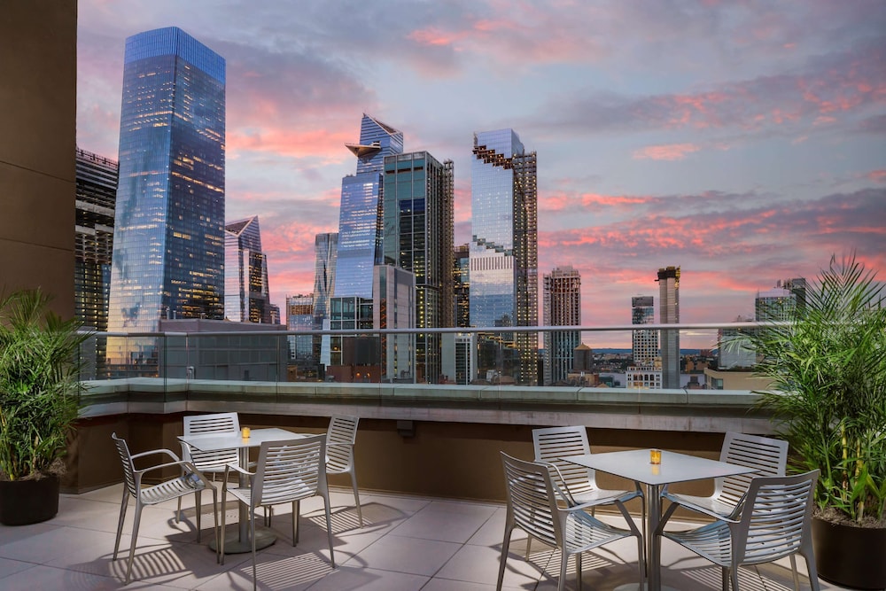 Doubletree by Hilton New York Times Square South — Restaurant & bars in New York City, New York State