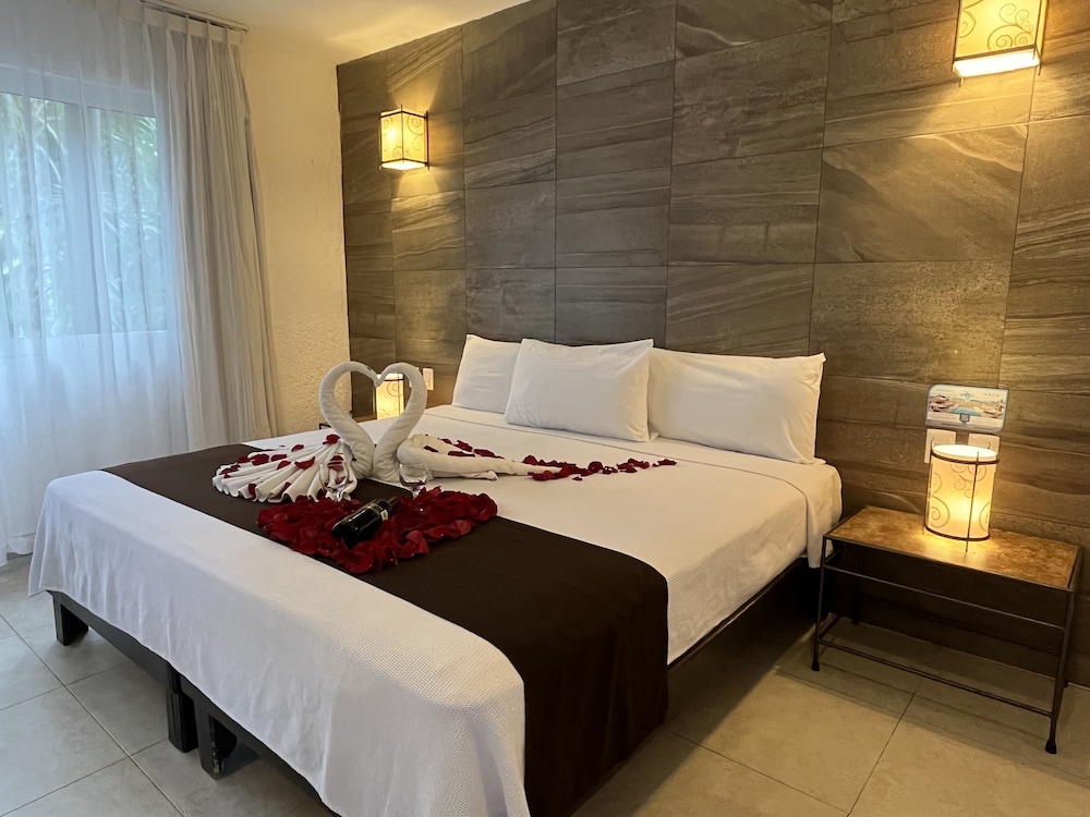 Tukan Hotel Playa del Carmen — Hotel rooms in Playa del Carmen, Quintana Roo