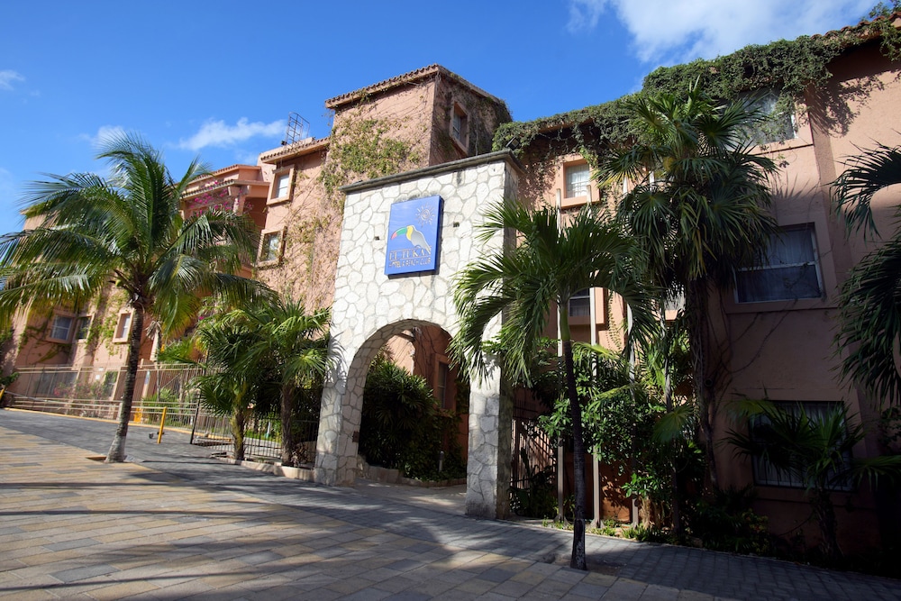 Tukan Hotel Playa del Carmen — Hotel building in Playa del Carmen, Quintana Roo