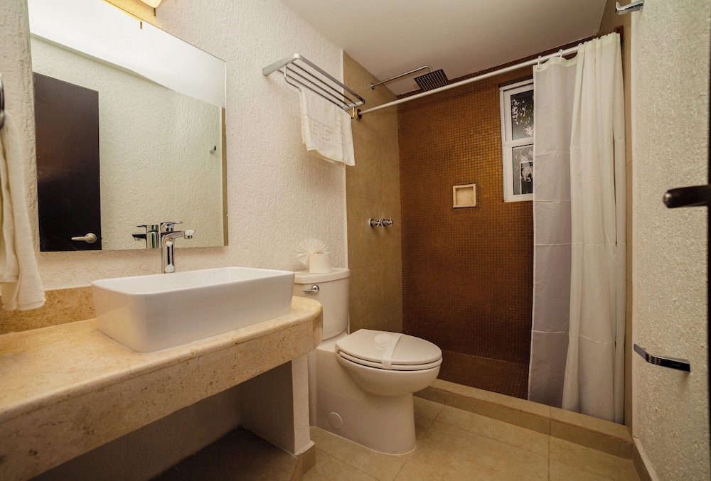 Tukan Hotel Playa del Carmen — Hotel rooms in Playa del Carmen, Quintana Roo