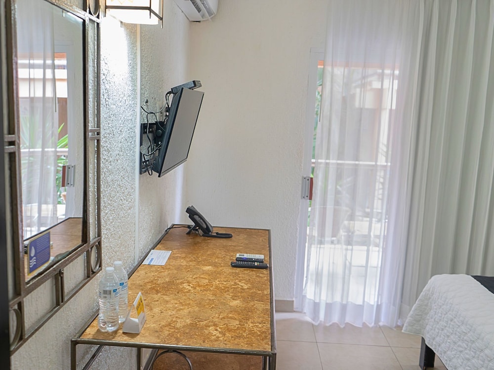 Tukan Hotel Playa del Carmen — Hotel rooms in Playa del Carmen, Quintana Roo