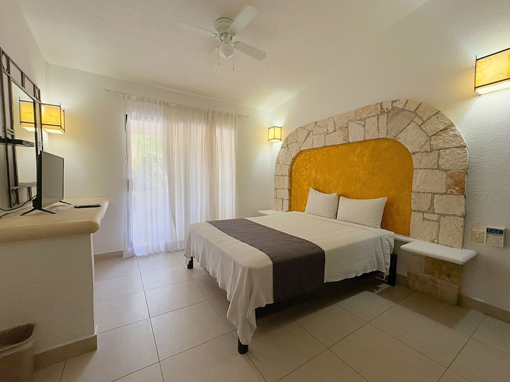 Tukan Hotel Playa del Carmen — Hotel rooms in Playa del Carmen, Quintana Roo