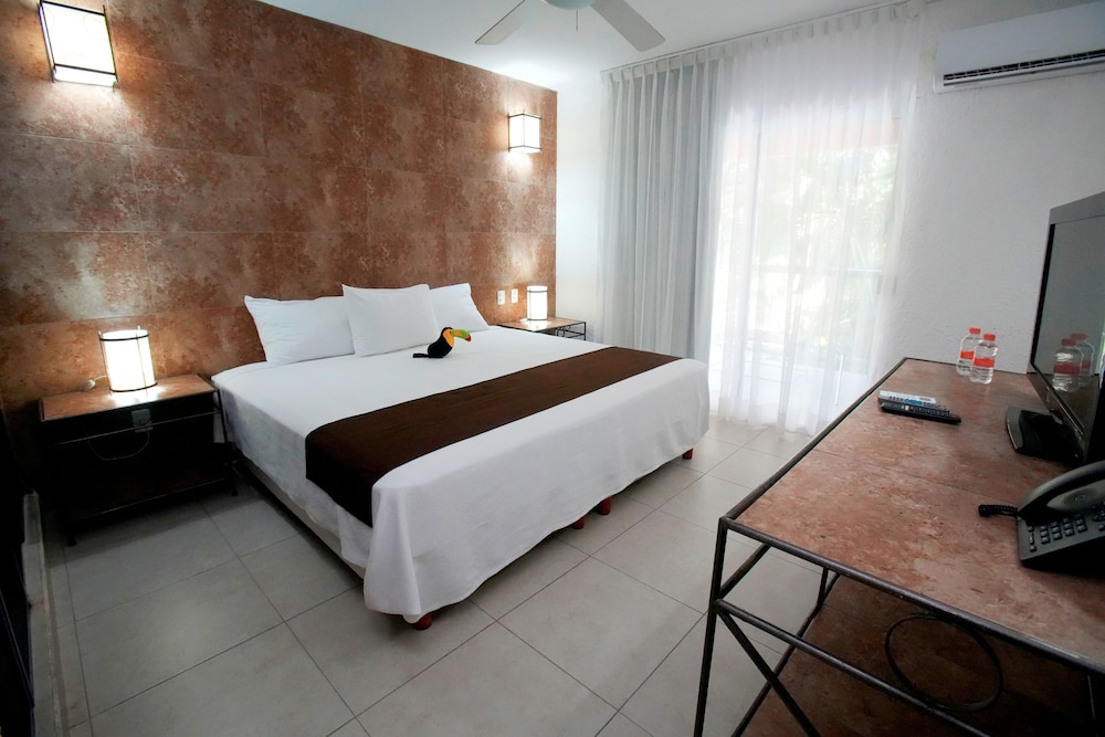 Tukan Hotel Playa del Carmen — Hotel rooms in Playa del Carmen, Quintana Roo