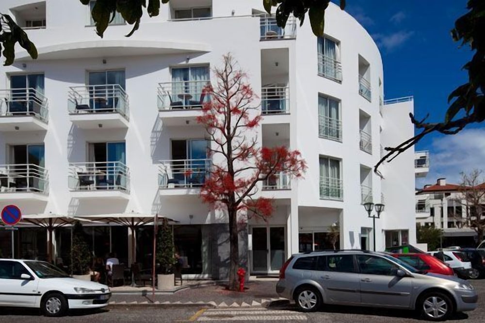 Hotel White Waters — Hotel building in Machico, Madeira