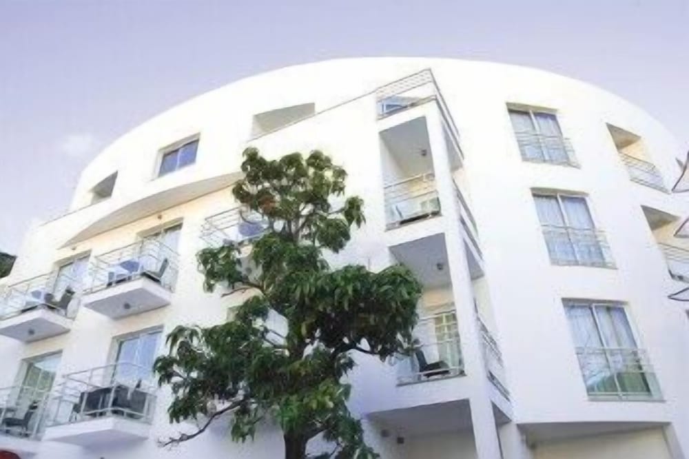 Hotel White Waters — Hotel building in Machico, Madeira