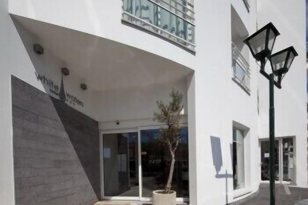 Hotel White Waters — Hotel building in Machico, Madeira