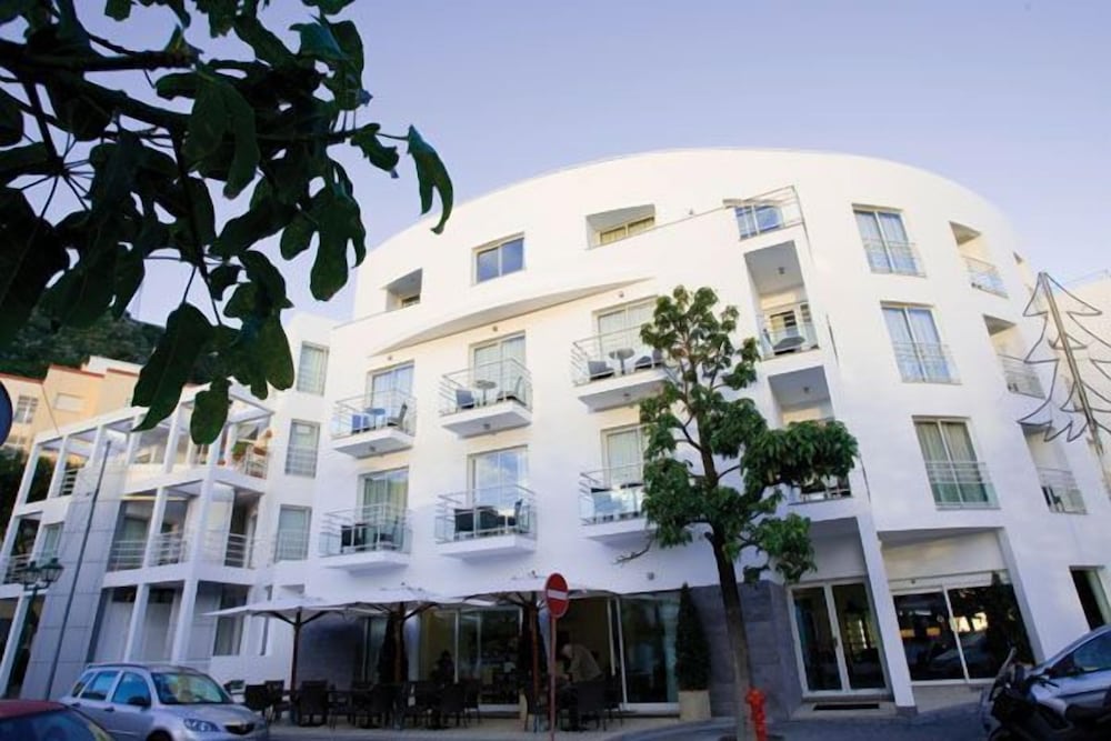 Hotel White Waters — Hotel building in Machico, Madeira