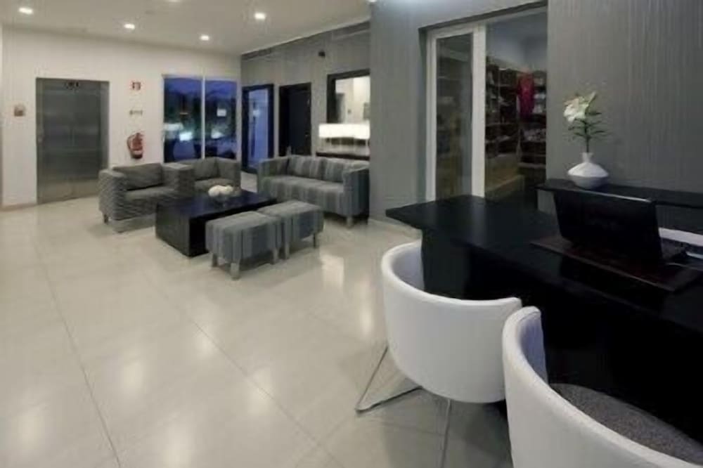 Hotel White Waters — Hotel building in Machico, Madeira
