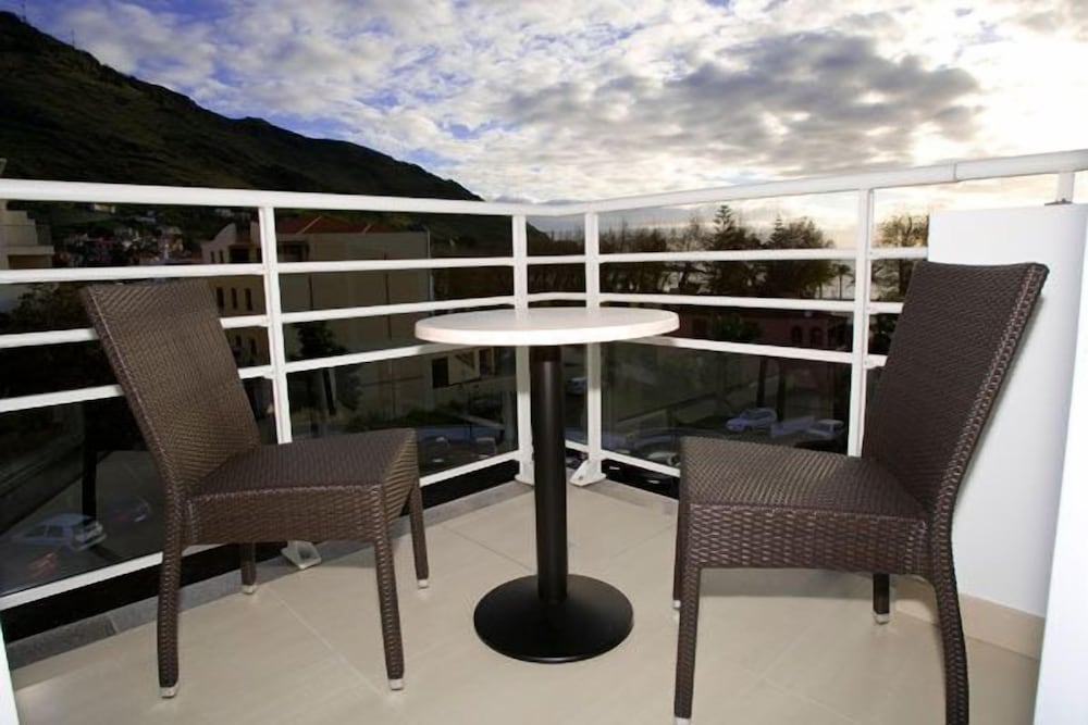 Hotel White Waters — Hotel rooms in Machico, Madeira