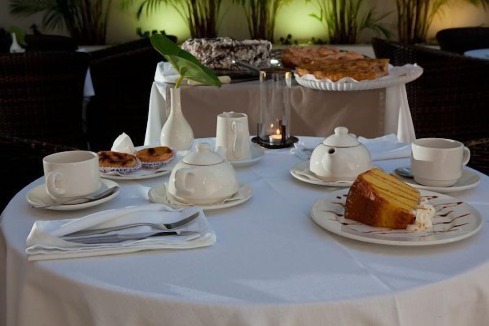 Hotel White Waters — Restaurant & bars in Machico, Madeira