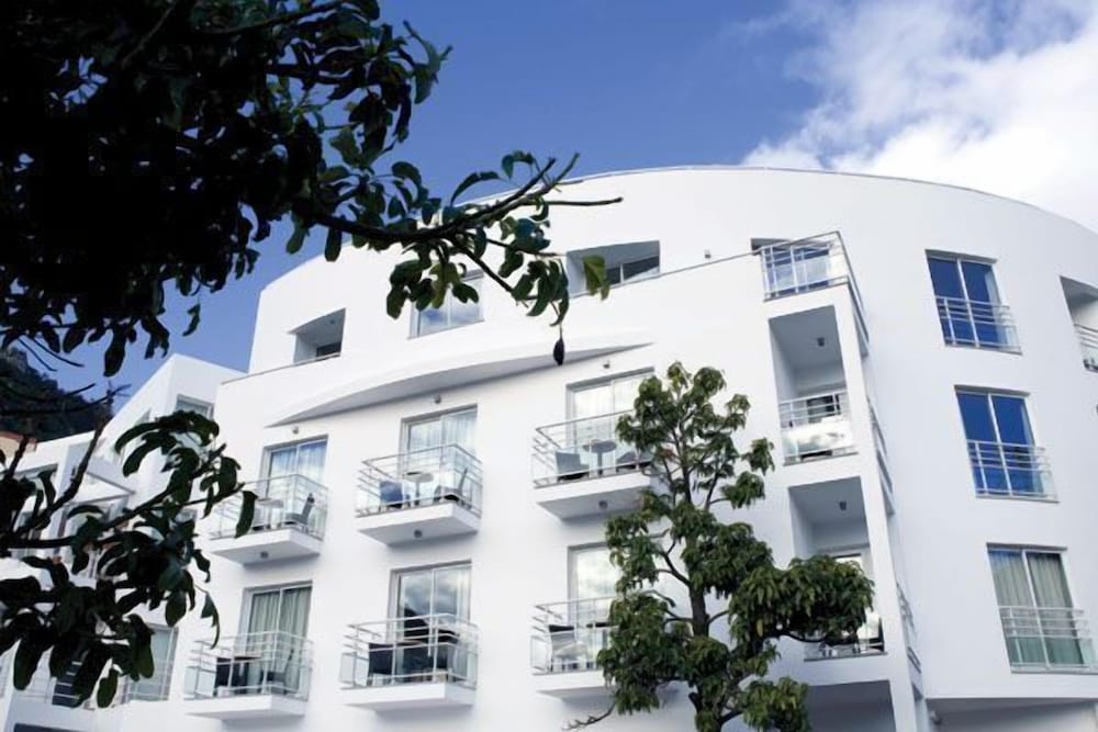 Hotel White Waters — Hotel building in Machico, Madeira