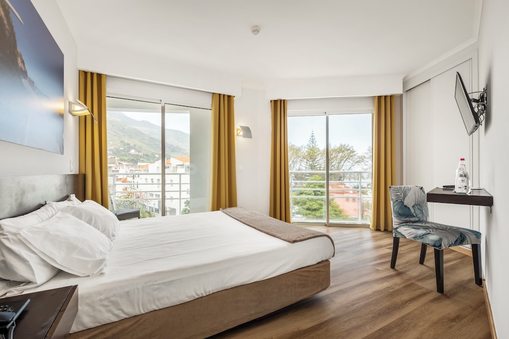 Hotel White Waters — Hotel rooms in Machico, Madeira