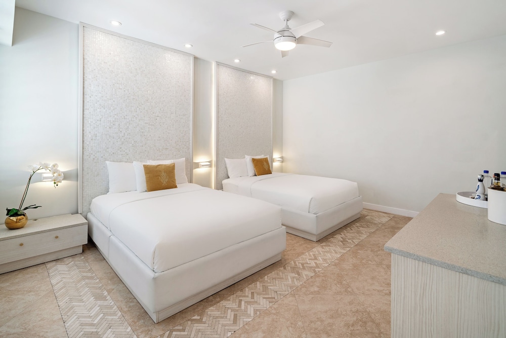 Cardozo Hotel South Beach — Hotel rooms in Miami, Florida