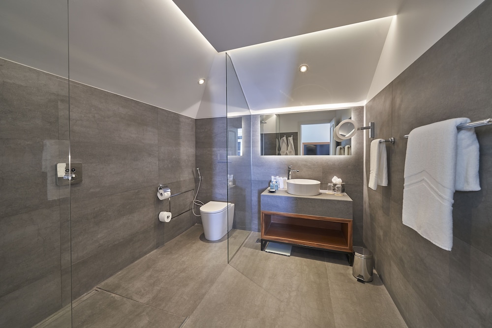 Les Suites at The Cliff Bay, by PortoBay — Hotel rooms in Funchal, Madeira