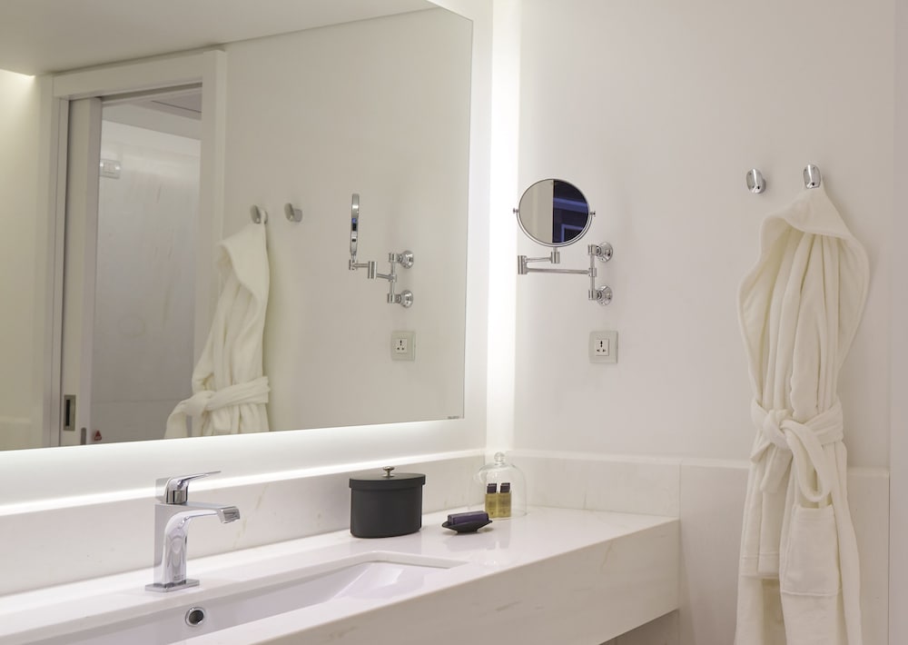 Les Suites at The Cliff Bay, by PortoBay — Hotel rooms in Funchal, Madeira