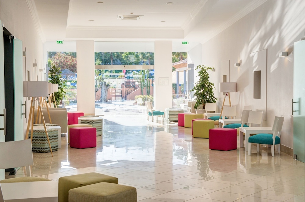3HB Clube Humbria — Hotel building in Albufeira, Faro