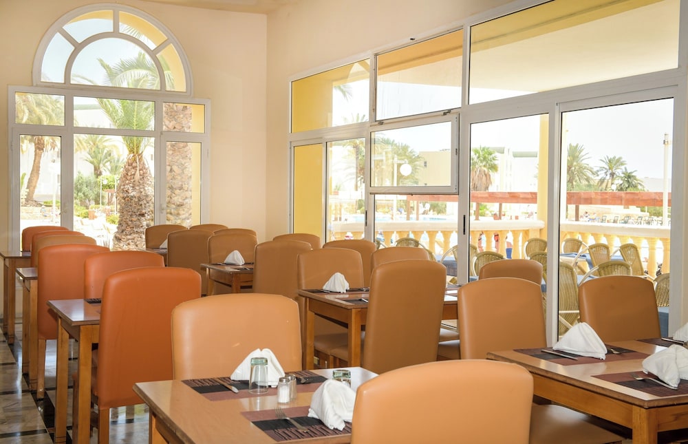Djerba Castille- Family Only — Restaurant & bars in Aghir, Medenine