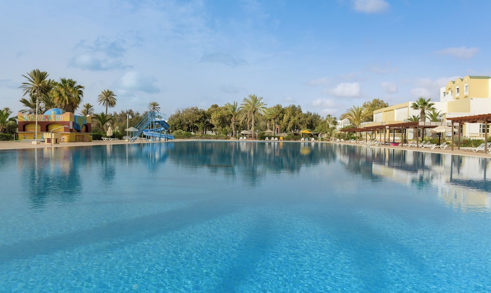 Djerba Castille- Family Only — Swimming pool in Aghir, Medenine
