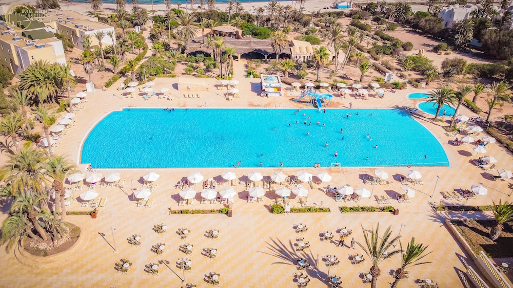 Djerba Castille- Family Only — Swimming pool in Aghir, Medenine