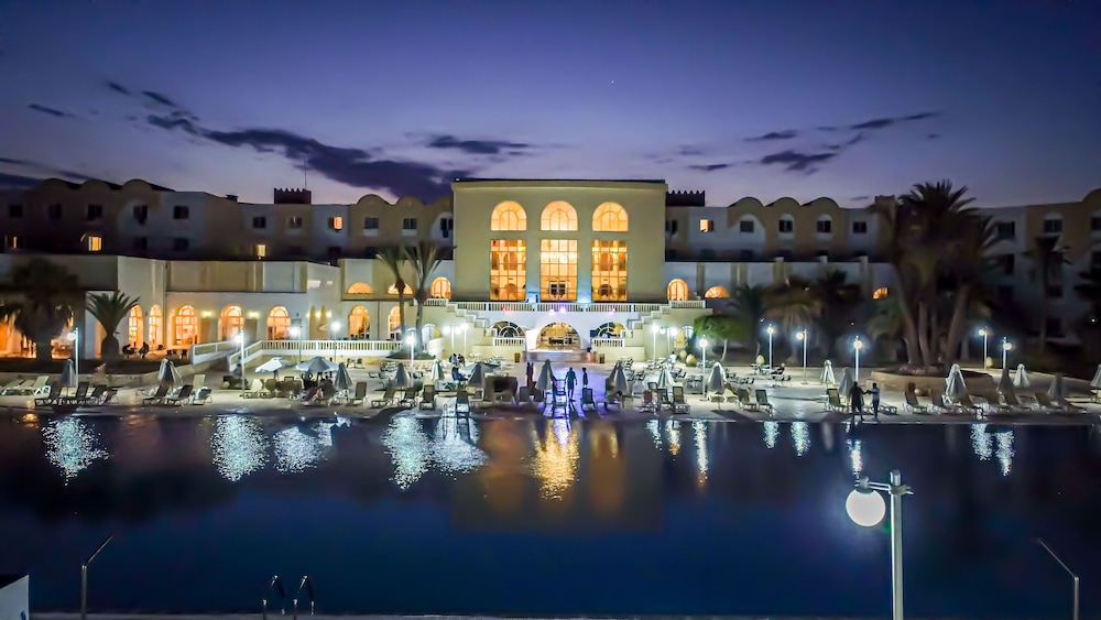 Djerba Castille- Family Only — Hotel building in Aghir, Medenine
