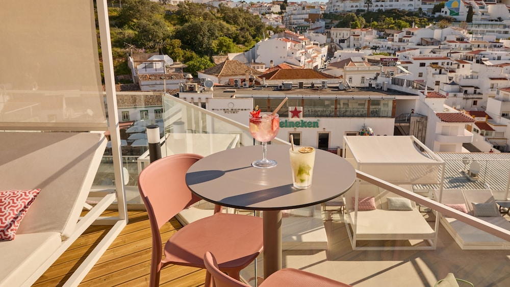 Hotel Indigo Albufeira by IHG — Restaurant & bars in Albufeira, Faro