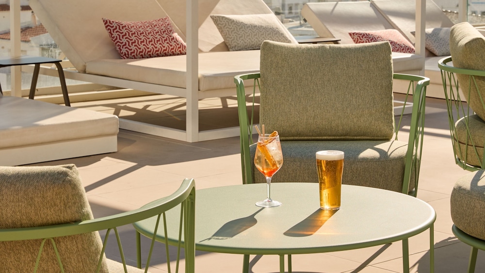 Hotel Indigo Albufeira by IHG — Restaurant & bars in Albufeira, Faro