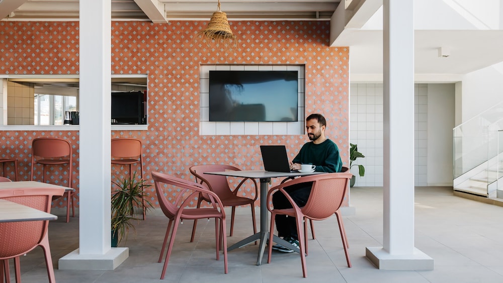 Hotel Indigo Albufeira by IHG — Restaurant & bars in Albufeira, Faro