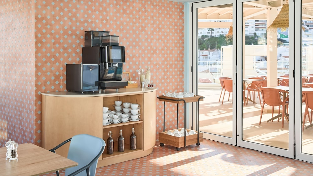 Hotel Indigo Albufeira by IHG — Restaurant & bars in Albufeira, Faro