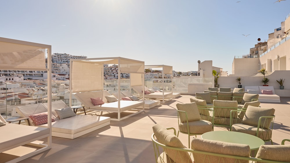 Hotel Indigo Albufeira by IHG — Restaurant & bars in Albufeira, Faro