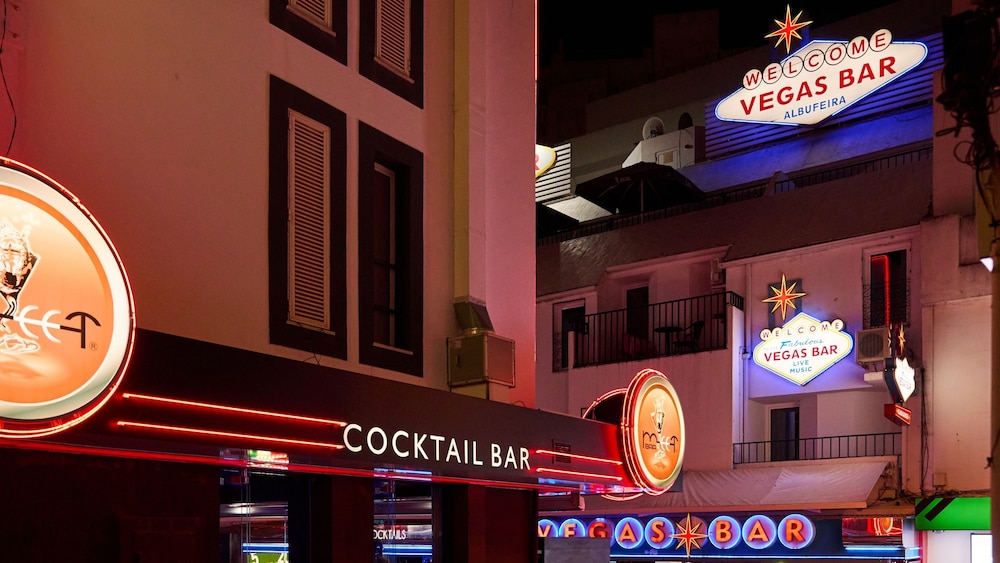 Hotel Indigo Albufeira by IHG — Restaurant & bars in Albufeira, Faro