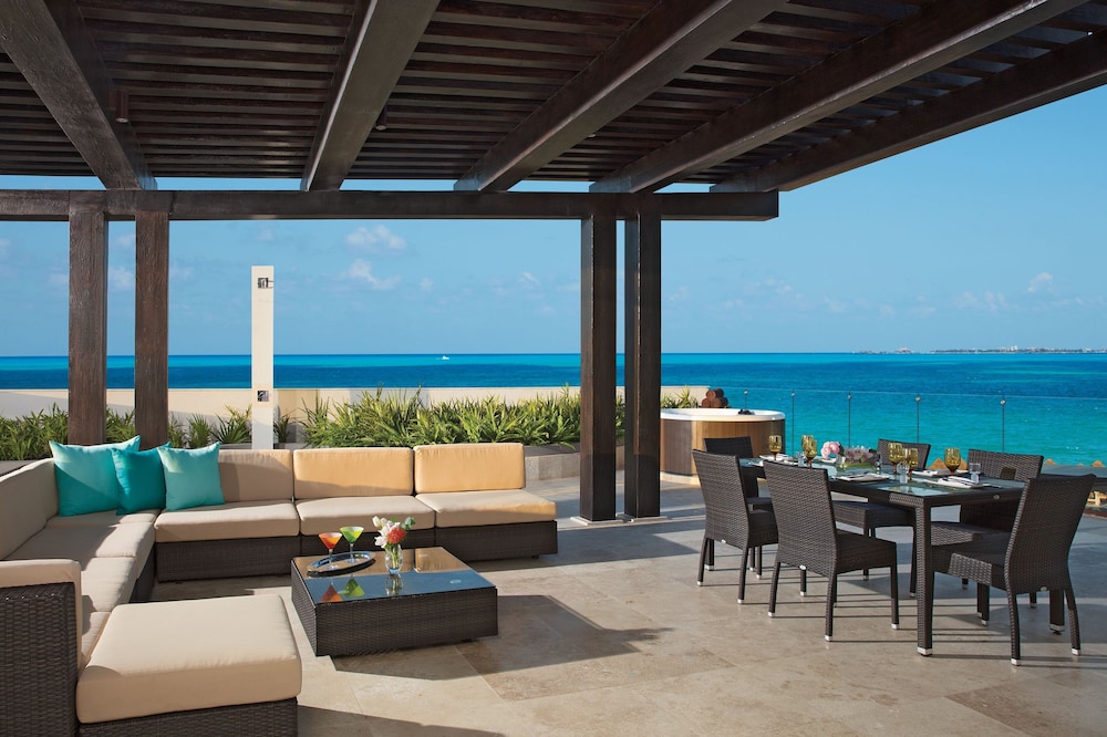 Dreams Playa Mujeres Golf & Spa Resort - All Inclusive — Restaurant & bars in Playa Mujeres, Quintana Roo