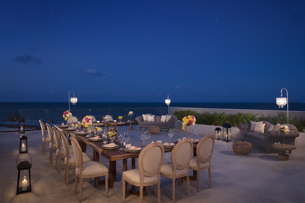 Dreams Playa Mujeres Golf & Spa Resort - All Inclusive — Restaurant & bars in Playa Mujeres, Quintana Roo