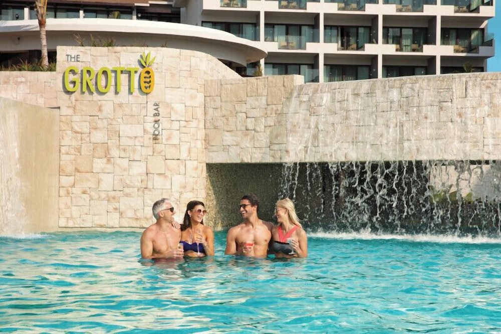 Dreams Playa Mujeres Golf & Spa Resort - All Inclusive — Swimming pool in Playa Mujeres, Quintana Roo