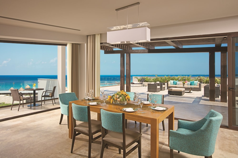 Dreams Playa Mujeres Golf & Spa Resort - All Inclusive — Restaurant & bars in Playa Mujeres, Quintana Roo
